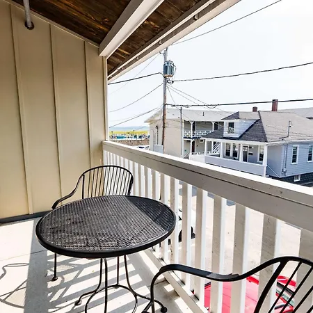 Waves Oceanfront Resort Old Orchard Beach Exterior photo