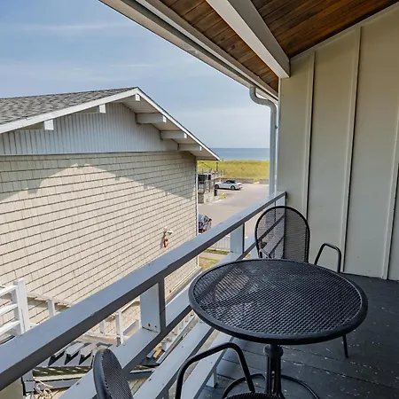 Waves Oceanfront Resort Old Orchard Beach Exterior photo