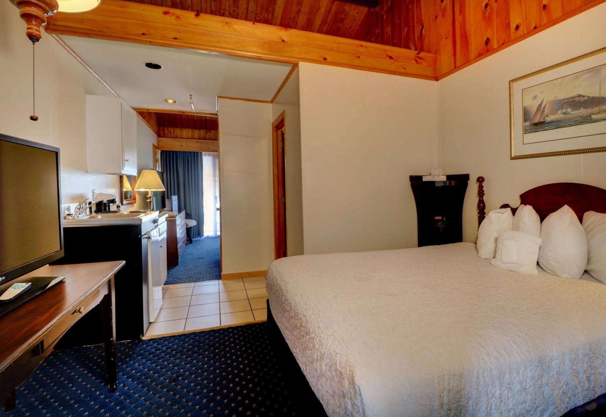 Waves Oceanfront Resort 3*