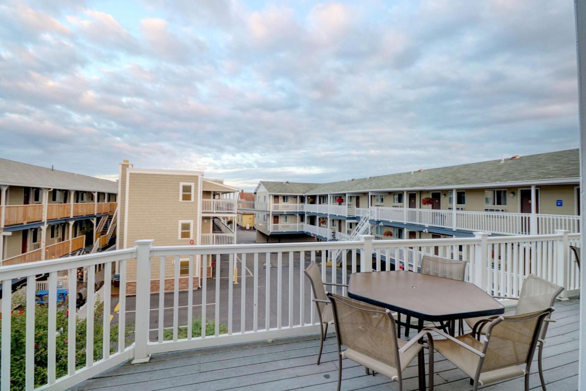 Waves Oceanfront Resort Old Orchard Beach