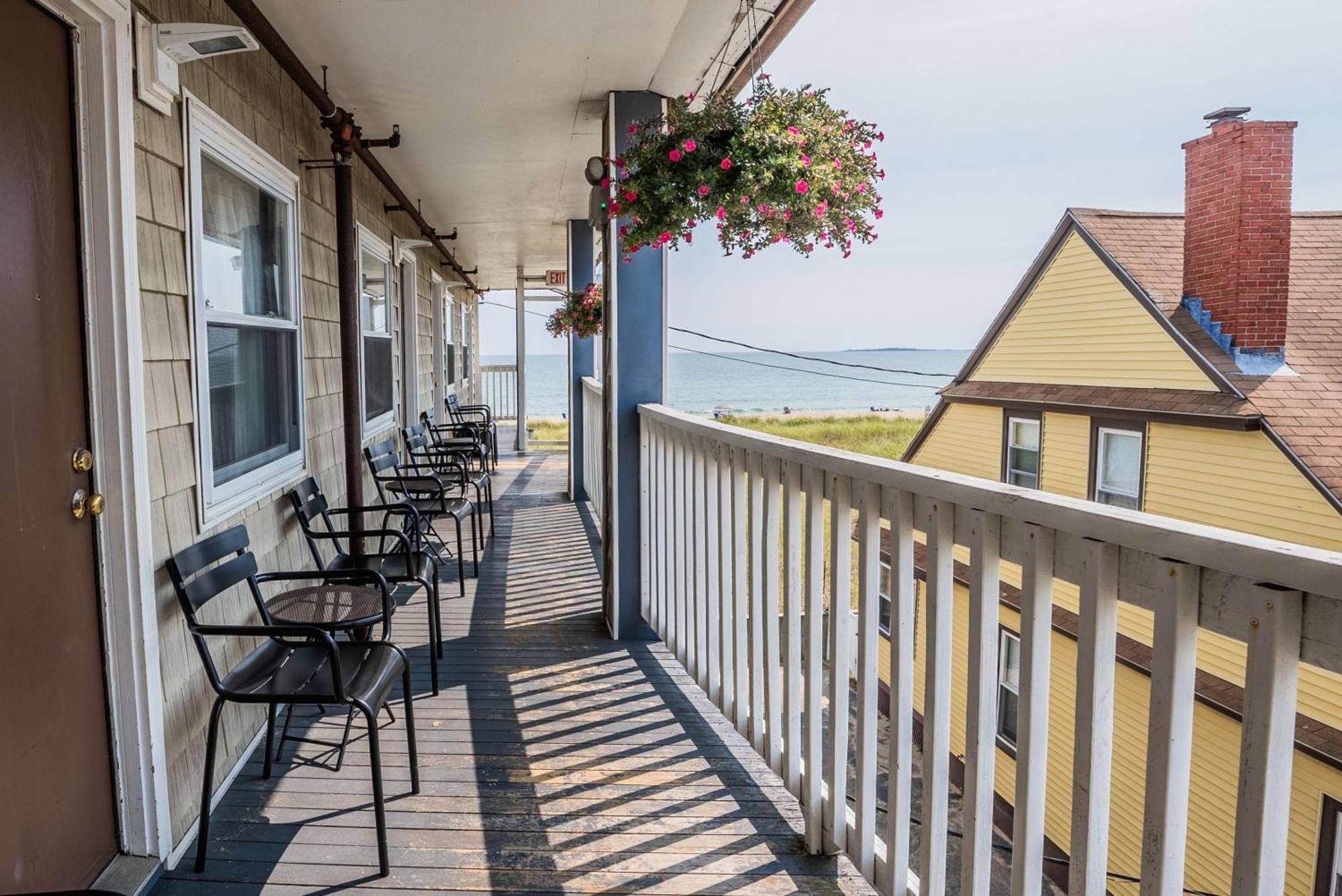 Waves Oceanfront 3*