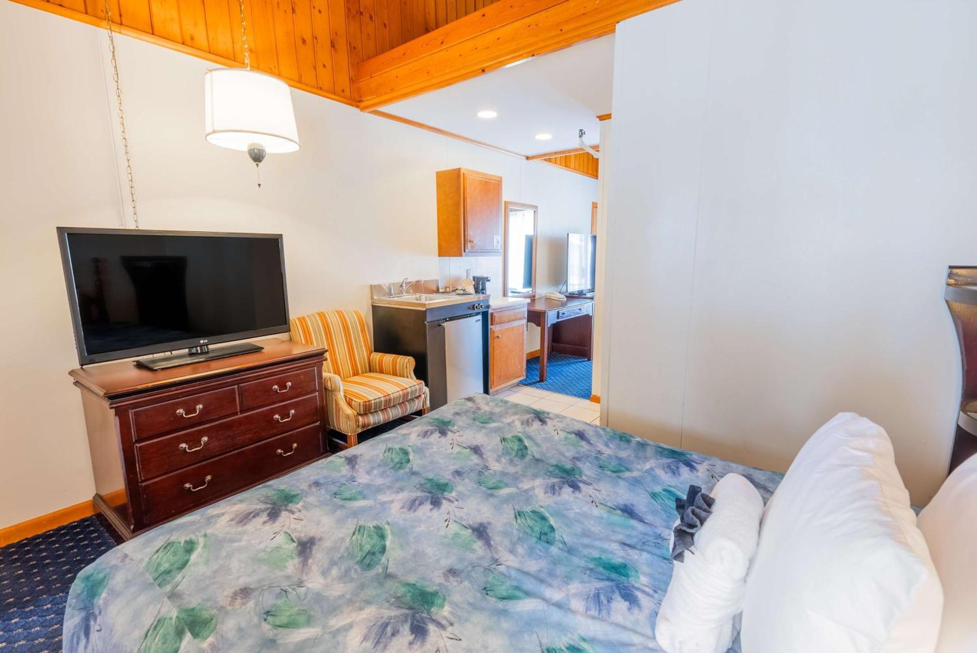 Resort Waves Oceanfront