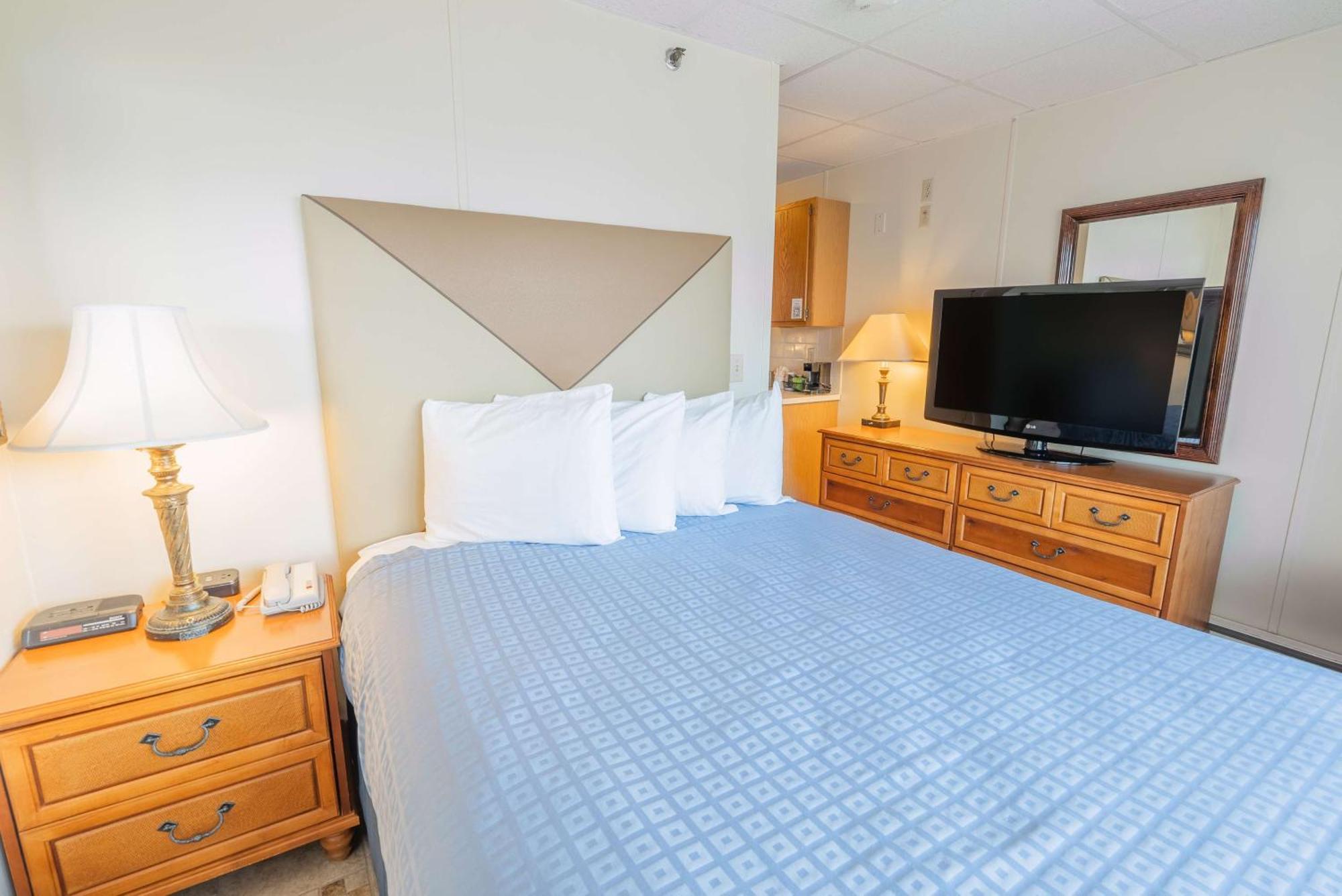 Resort Waves Oceanfront 3*
