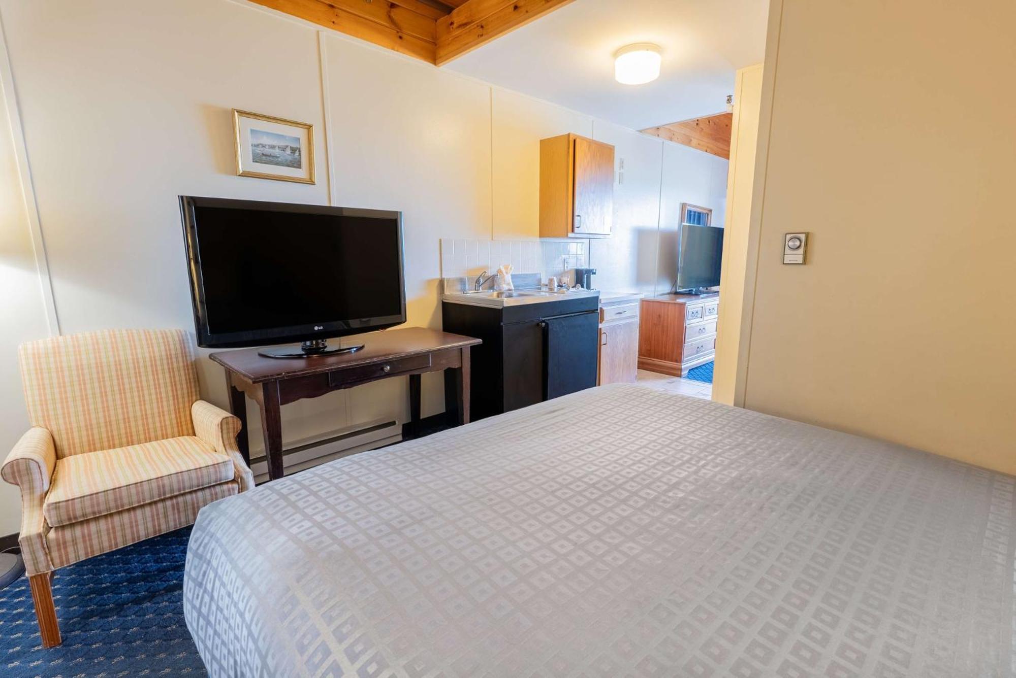 Resort Waves Oceanfront 3*