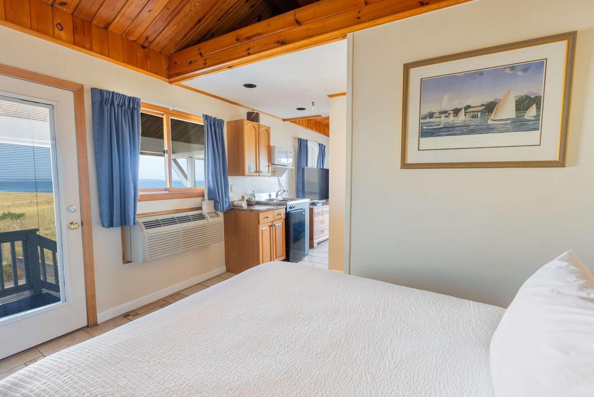 Waves Oceanfront 3*