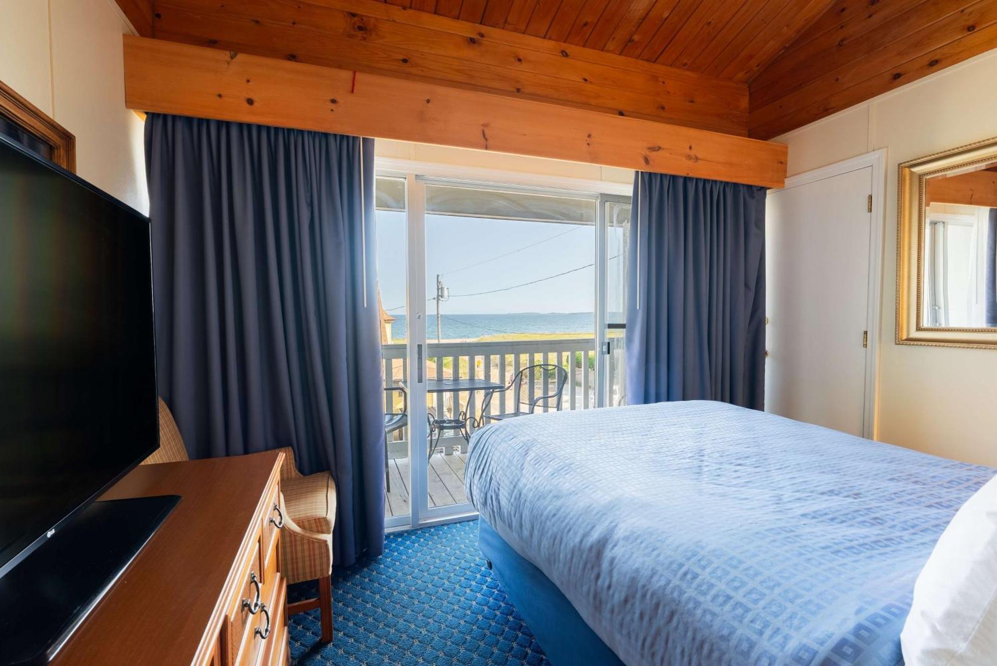 Waves Oceanfront Resort