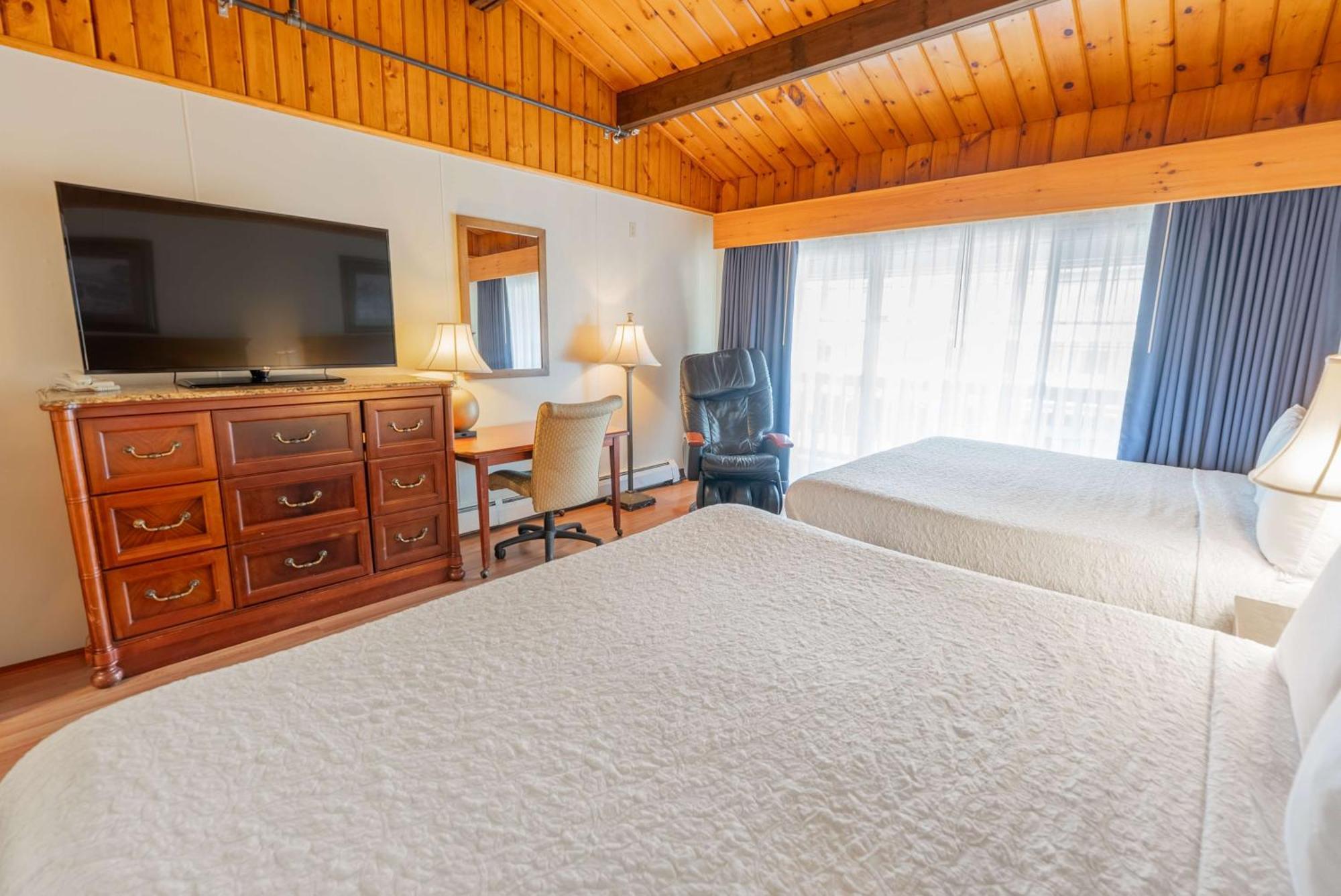 Waves Oceanfront Resort 3*