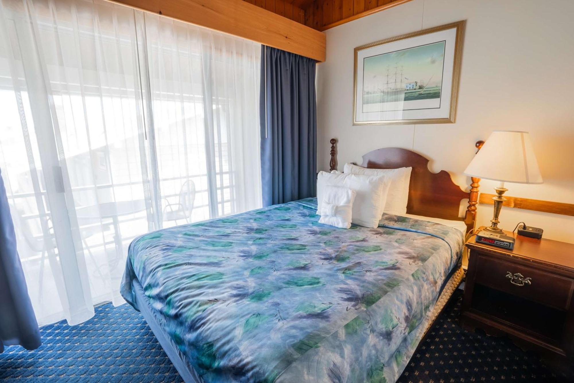 Waves Oceanfront 3*