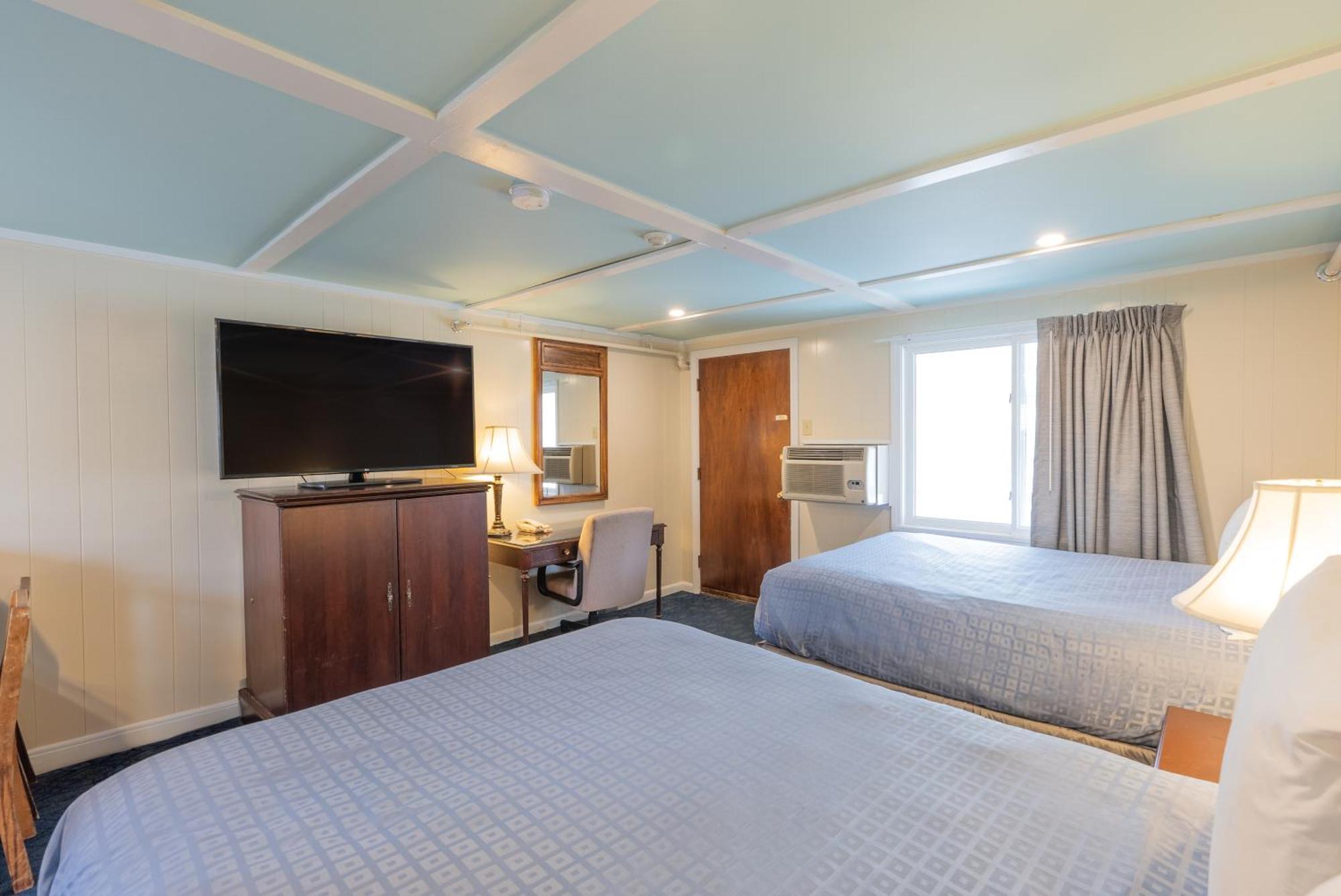 Resort Waves Oceanfront 3*