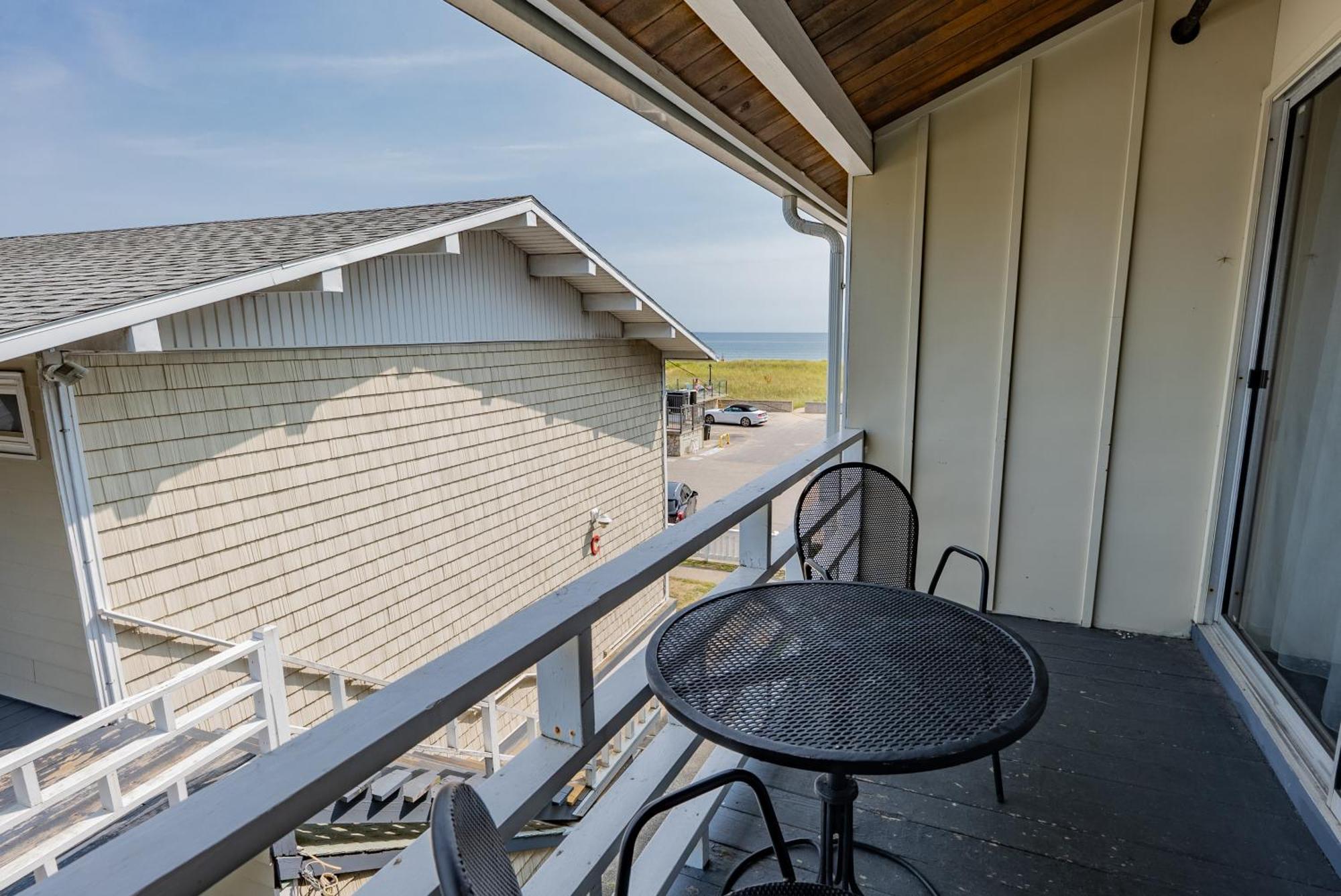 Waves Oceanfront Resort