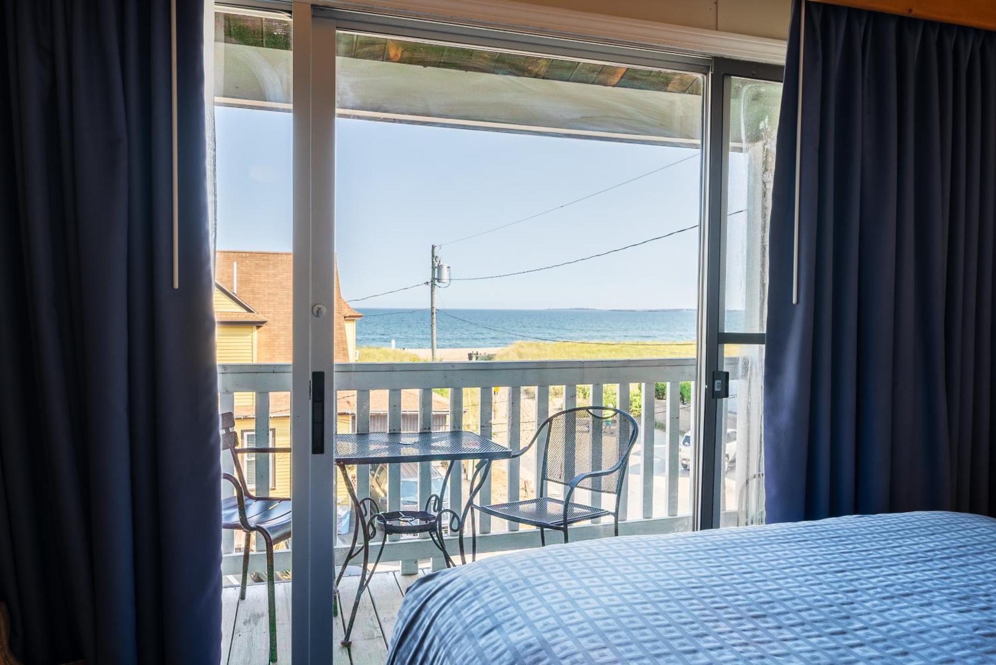 Waves Oceanfront Resort 3*