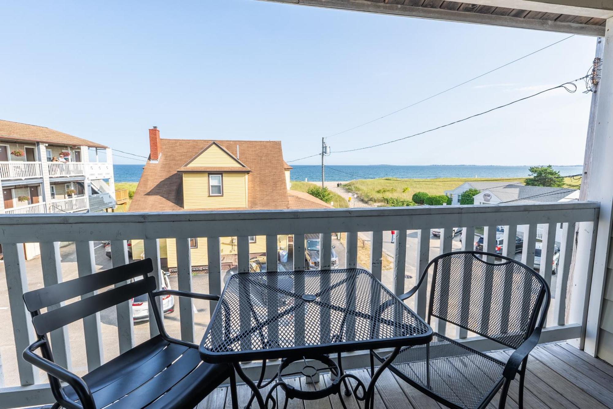 Resort Waves Oceanfront 3*