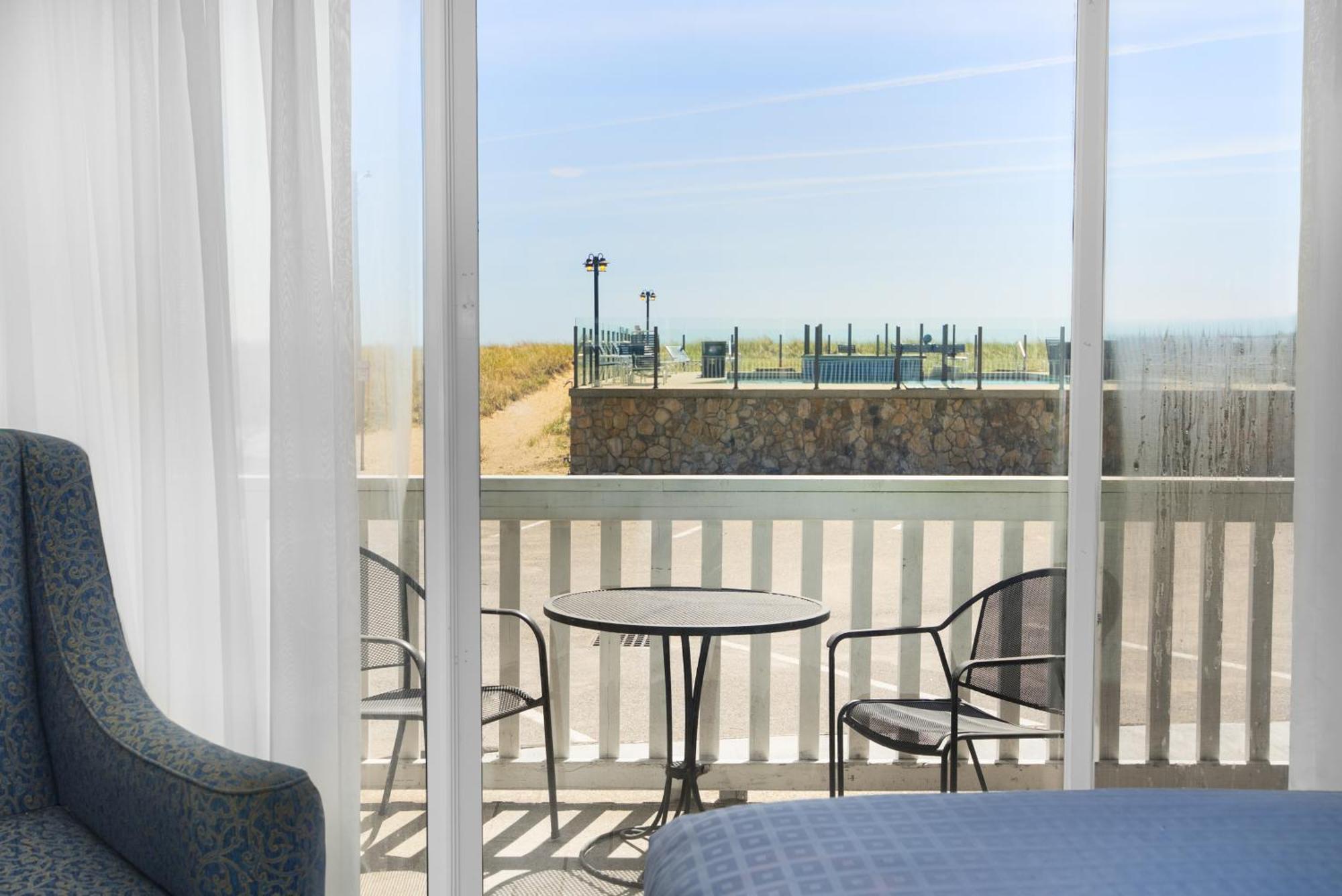 Resort Waves Oceanfront 3*