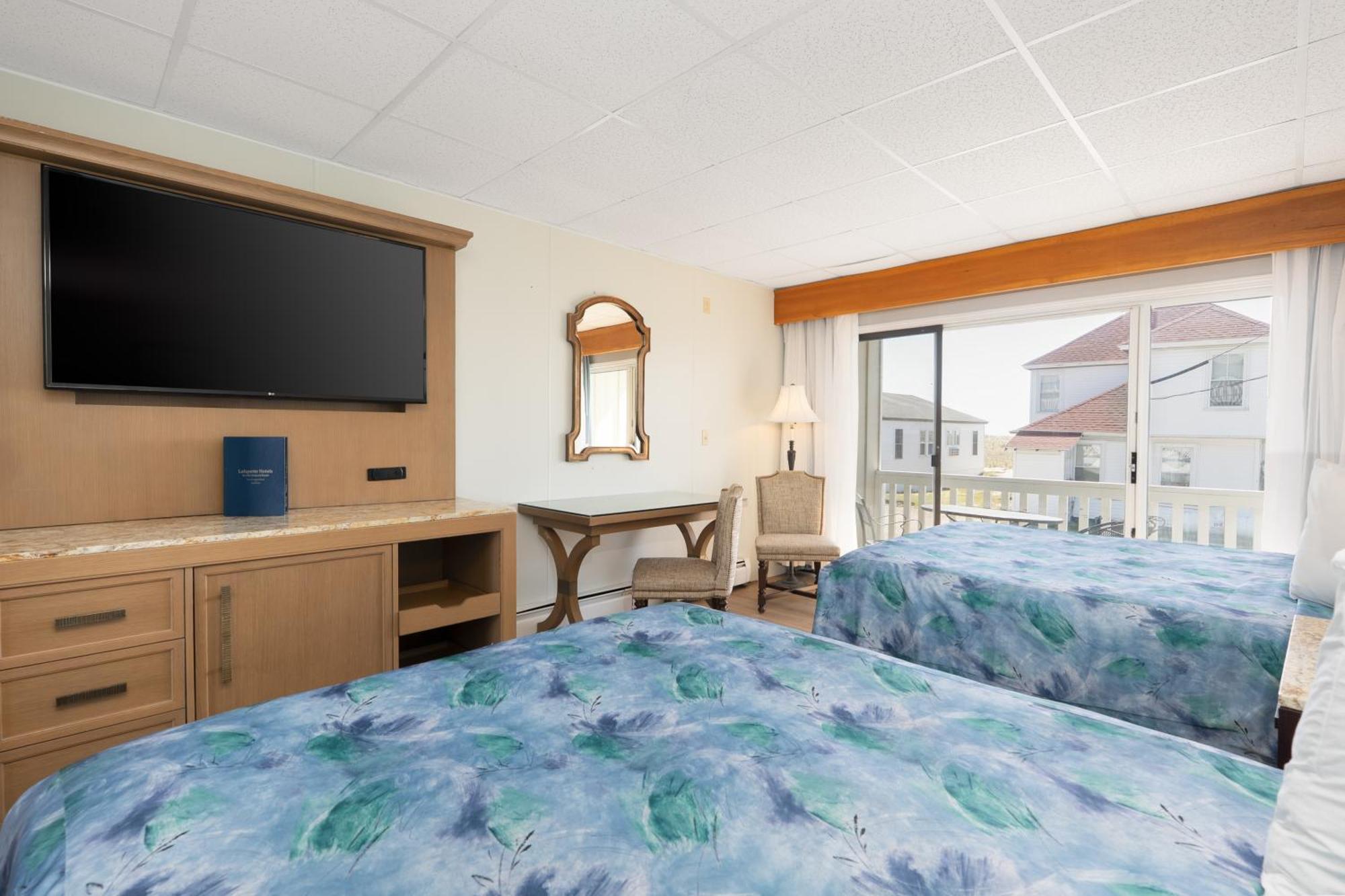 Waves Oceanfront Resort 3*