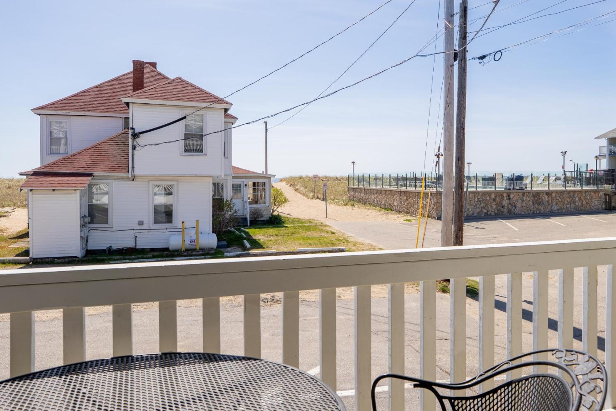 Resort Waves Oceanfront 3*